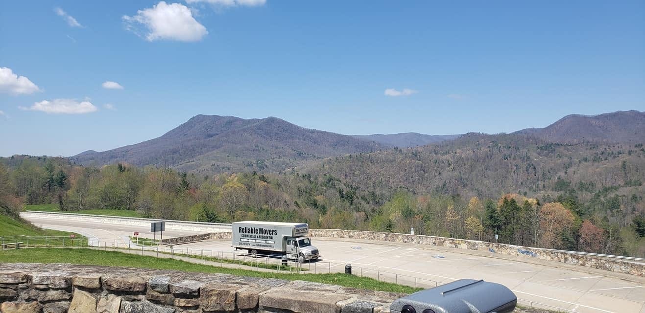 Reliable Movers truck delivering a customer from Syracuse NY to North Carolina